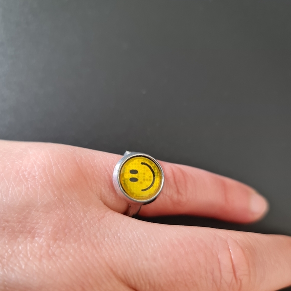 ⭐HOST PICK⭐ Smiley Ring Set - Picture 7 of 9